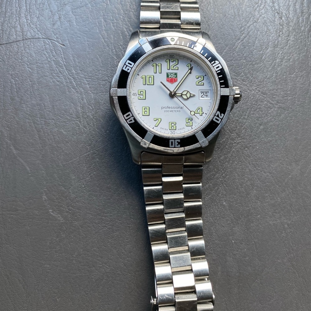 TAG HEUER Professional 2000 White Dial Quartz stainless steel men’s wrist watch